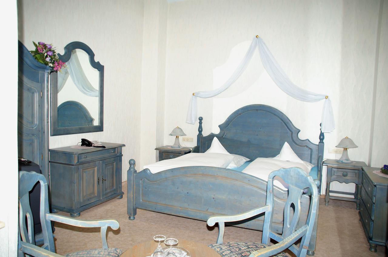 Hotel Restaurant Bieberstuben Менден Екстериор снимка