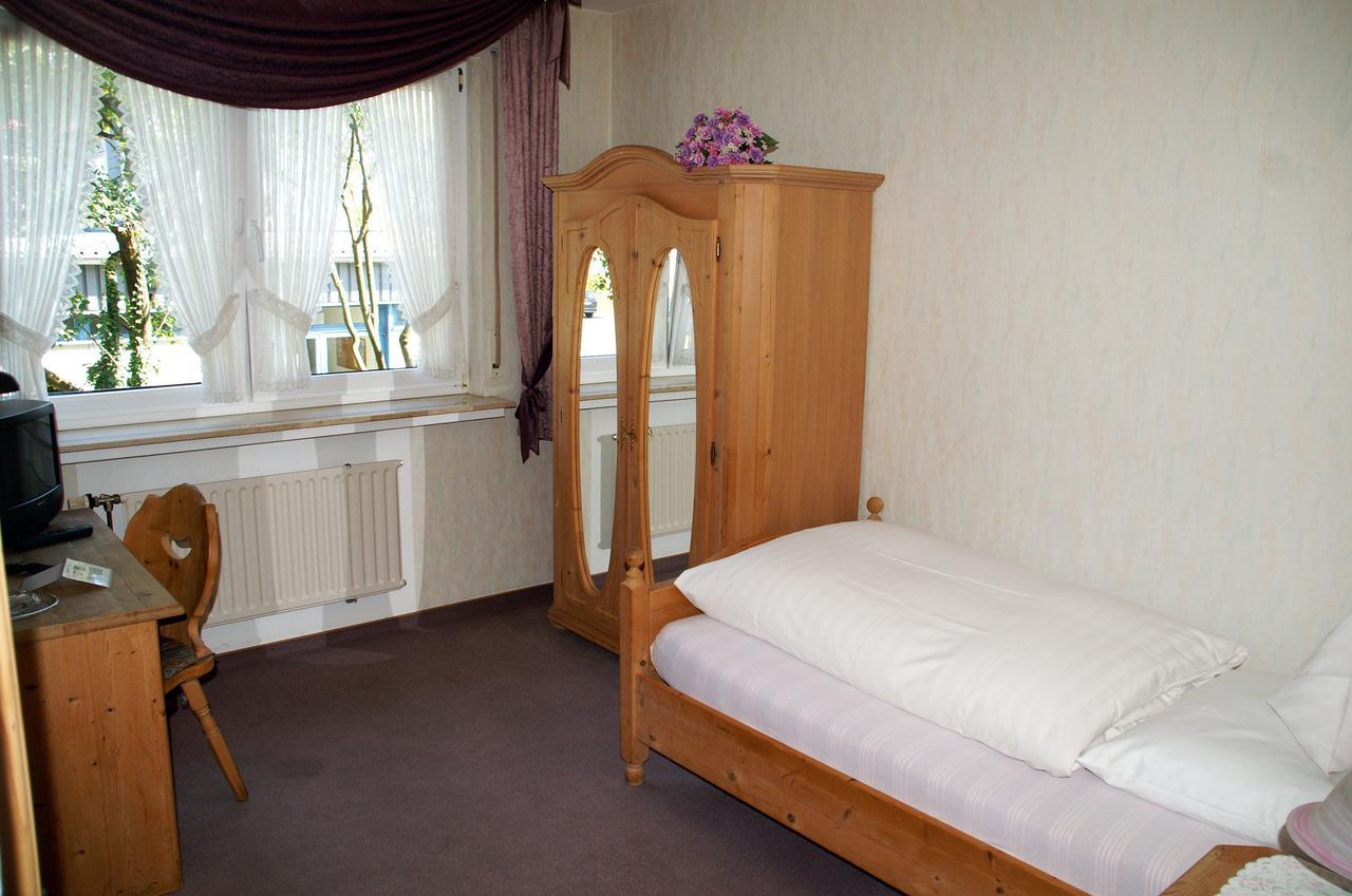Hotel Restaurant Bieberstuben Менден Екстериор снимка